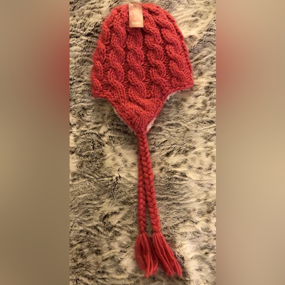 NWT pink cabled lined winter hat with strings - kids